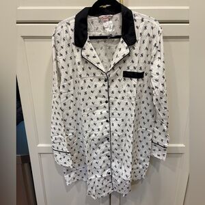 Victoria’s Secret VS Flannel XL White & Black Night Shirt Sleep Long Sleeve New